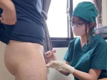Anh Bệnh Nhân Cu To Được Nữ Bác Sĩ Chăm Sóc Tận Tình Anh Bệnh Nhân Cu To Được Nữ Bác Sĩ Chăm Sóc Tận Tình